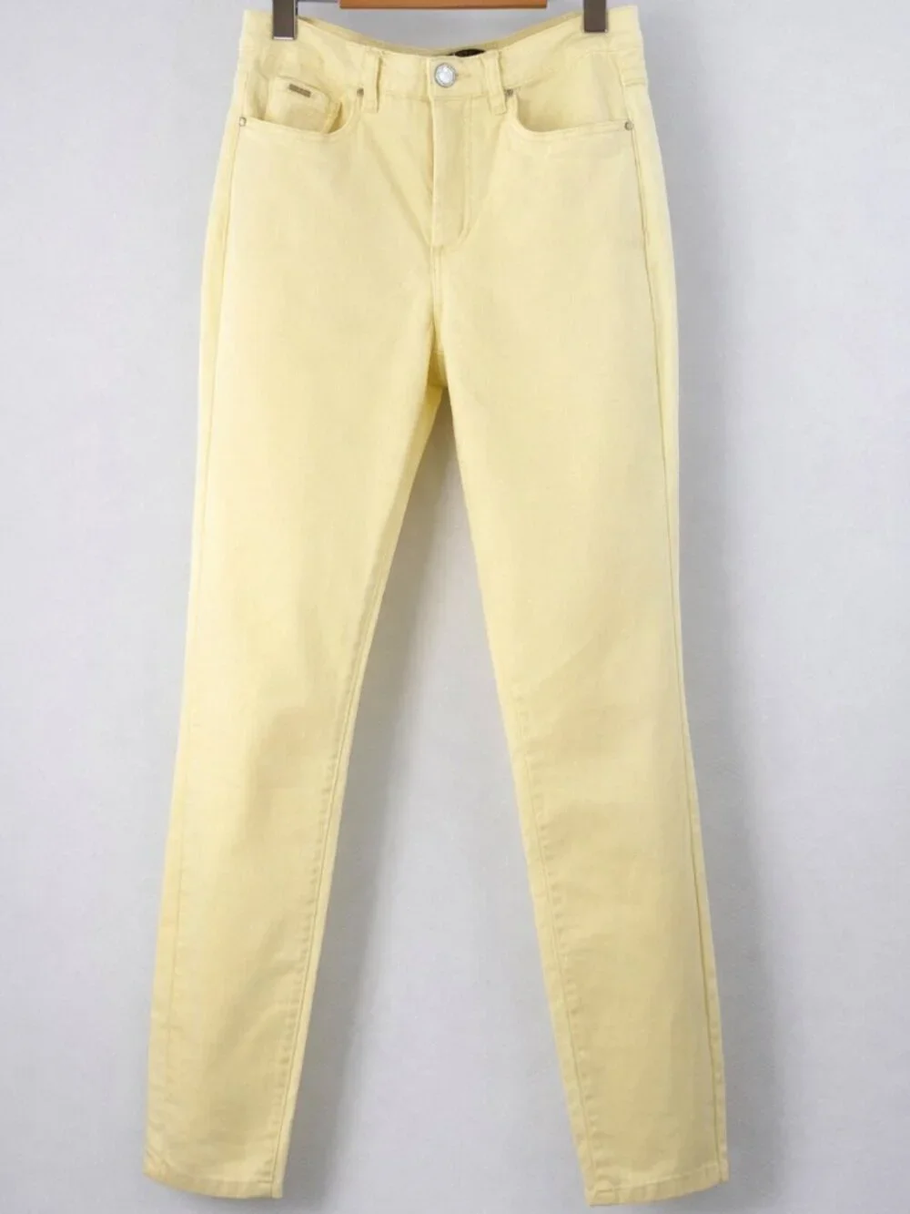 Soft Yellow Stretch Mid Rise Straight Leg Jeans - Size 6 - FDJ - NWT - Picture 3 of 12